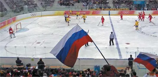 На трибунах хоккейного дворца 2006 г Турин Церемония открытия Игр 2008 г - фото 44