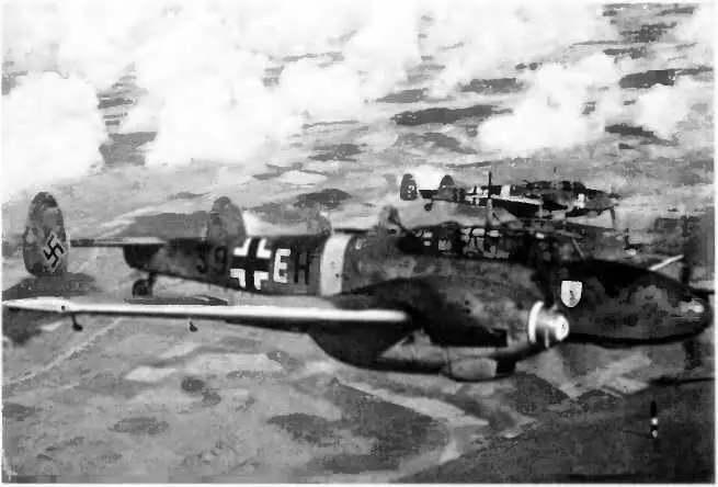 Группа истребителей Bf110 готовится к атаке 150миллиметровая гаубица - фото 38