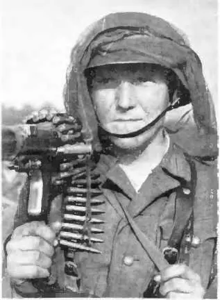 Панцергренадерпулеметчик май 1943 г Хорватский сержант готовит - фото 44