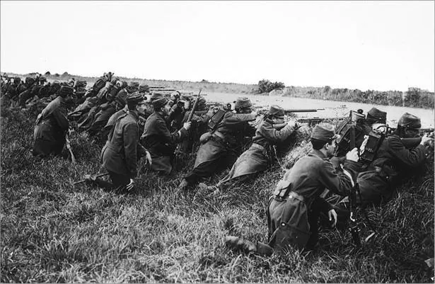 Французские солдаты на позициях в 1914 г Гинденбург и Людендорф Художник - фото 12