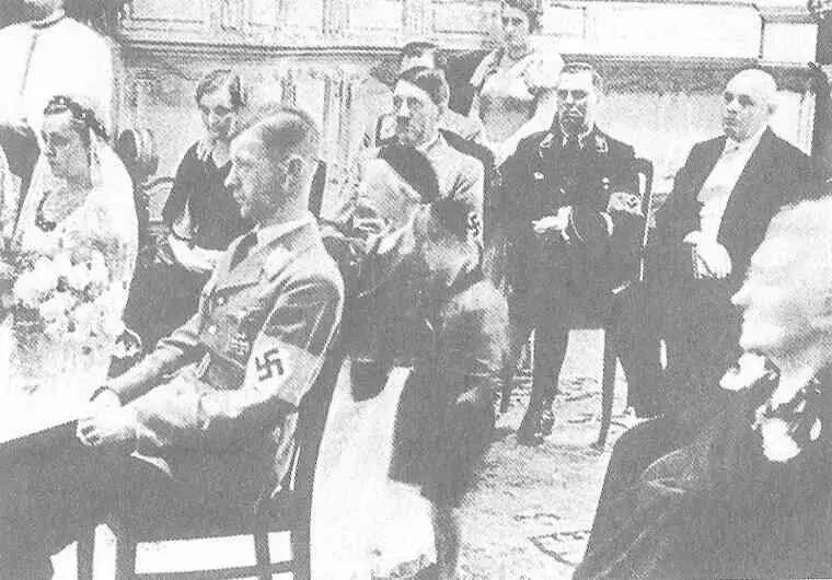 Обманчивые будни Гитлер во время венчания гаулейтера НСДАП Йозефа Тербове на - фото 16
