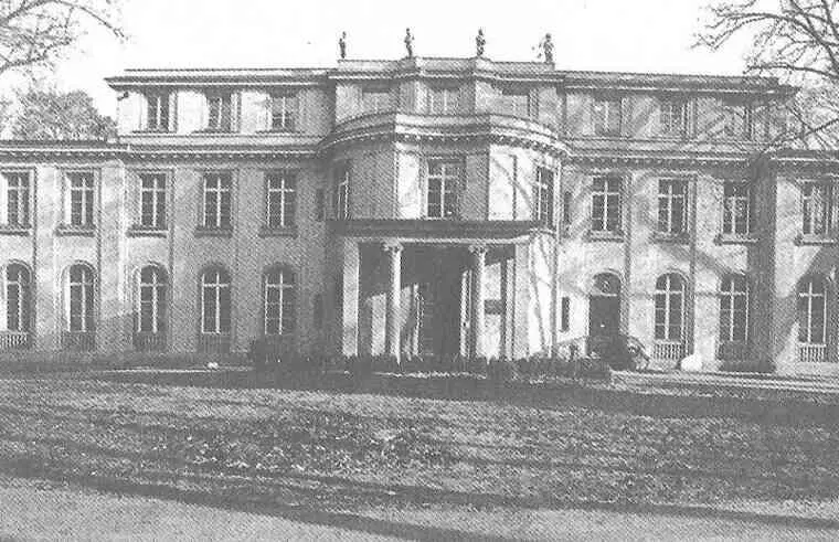 На вилле у Большого Ванозера 5658 в Берлине 20 января 1942 года встретились - фото 59