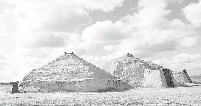 Реконструкция жилищ меднокаменного века в древнем поселении Аркаим Жилища - фото 3