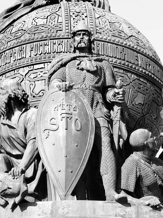 Рюрик на памятнике Тысячелетие России воздвигнутом в Великом Новгороде в - фото 91