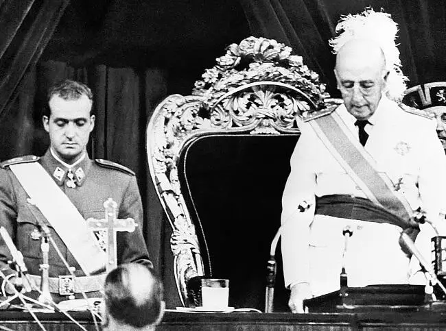 Франсиско Франко и будущий король Испании Хуан Карлос 1969 год Дальнейшее - фото 53