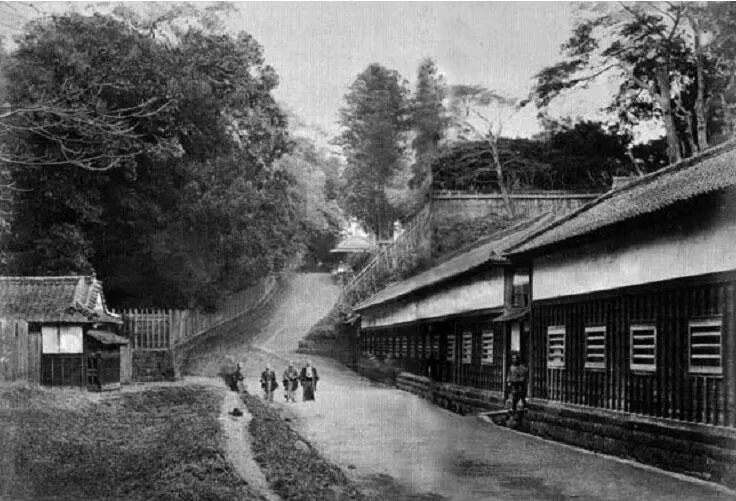 Возле усадьбы княжества Сацума в Эдо 1860e гг Землю для устройства усадьбы - фото 21