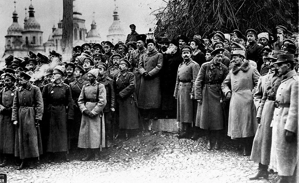 Провозглашение III Универсала о создании УНР на Софийской площади В центре - фото 18