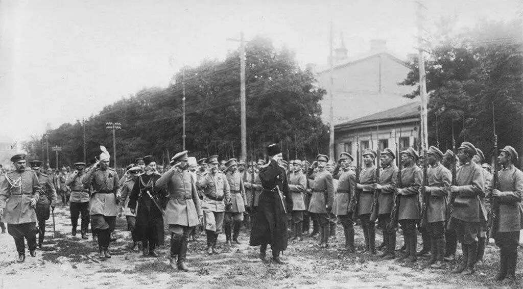 Гетман Скоропадский проводит смотр Серожупанной дивизии 1918 Парад немецких - фото 50