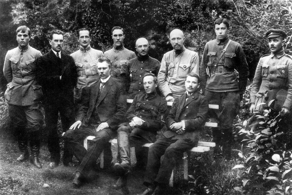 Председатель Директории УНР Главный атаман войск УНР Симон Петлюра со своими - фото 68
