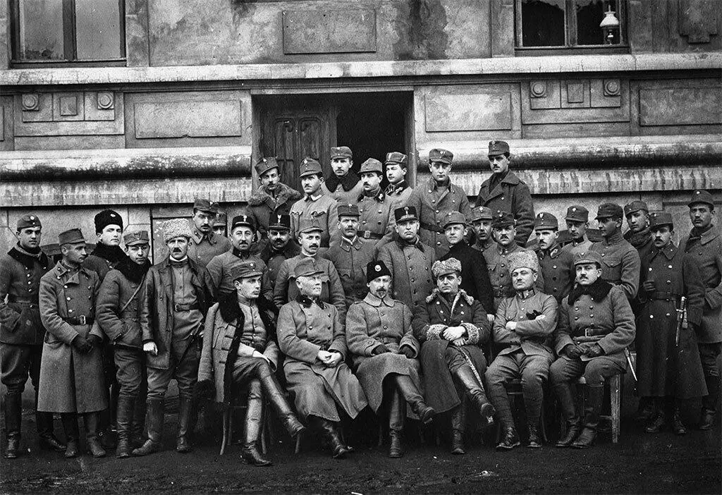 Старшины IIго корпуса Украинской галицкой армии Стрый 1919 Евген Коновалец - фото 82