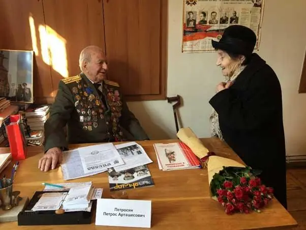 С боевым другом Розалией Абгарян А после войны Петрос Арташесович стал - фото 7