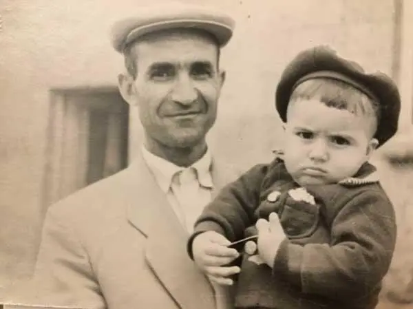 Со старшим сыном 9 мая 1946 года Мнацаканян получил Благодарственное письмо от - фото 46