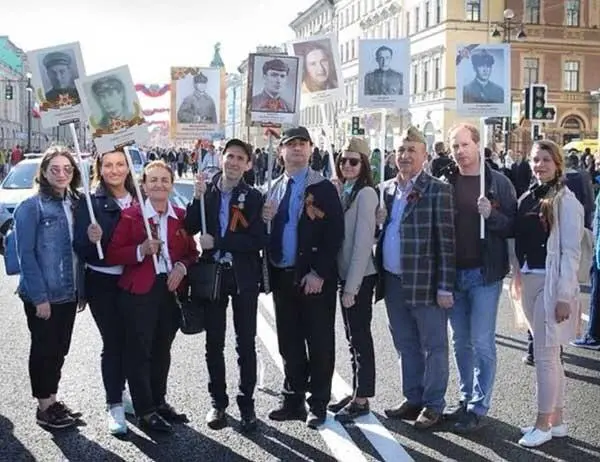 Мнацаканяны в Бессмертном полку СанктПетербург Сурен Мирзоян Сталинград - фото 48
