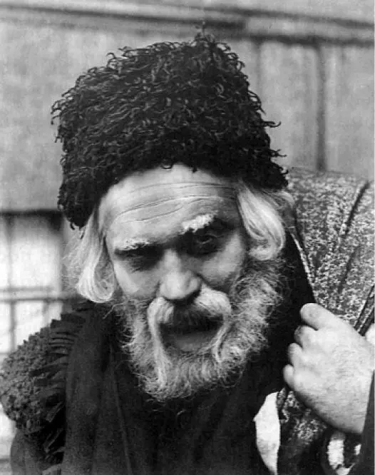 Лука в На дне Максима Горького Фольксбюне Берлин 1926 Иуда в фильме - фото 16