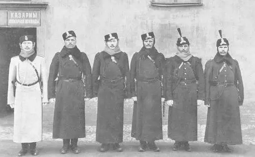 Околоточные надзиратели и городовые наружной полиции в зимней форме 1901 г 2 - фото 134