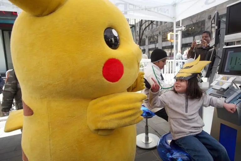 Эй Пикачу Поклонник Nintendo лицом к лицу столкнулся со знаменитым - фото 27
