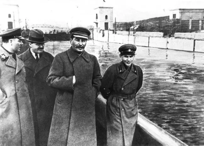 Сталин с соратниками фото Массовые репрессиив СССР которые фактически были - фото 101
