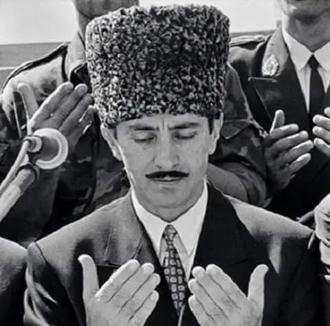 Джохар Дудаев фото Говорить о ельцинской аппаратной революции как о русской - фото 116