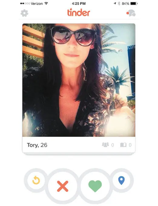 Рис 723 Tinder привлекает внимание яркими цветами большими кнопками а - фото 100