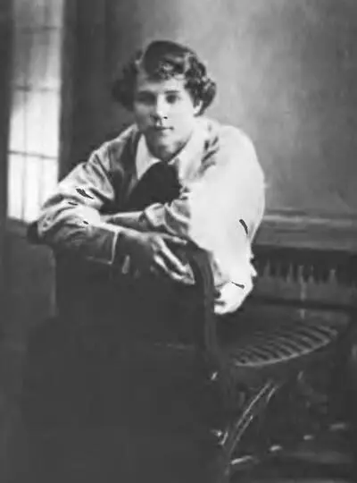 Сергей Есенин в 1914 году Москва Сергей Есенин в глубине в центре и Анна - фото 14