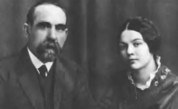 Зинаида Райх с отцом Николаем Андреевичем 1917 г Поэты Сергей Есенин и - фото 25
