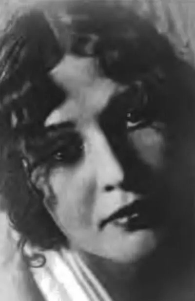 Жена Сергея Есенина венчанная с августа 1917го Зинаида Райх в роли Аксюши - фото 46