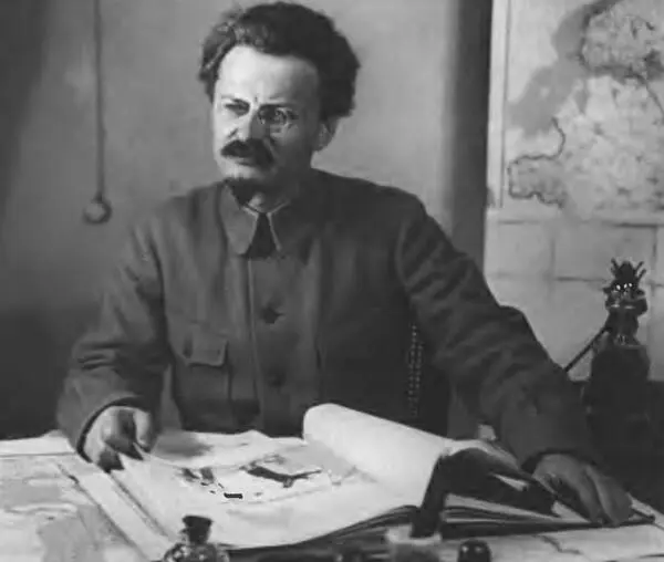 Председатель Реввоенсовета РСФСР Лев Троцкий Александр Воронский главный - фото 65