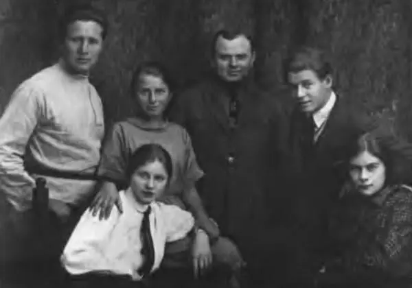 Василий Наседкин Екатерина Есенина Александра Есенина Александр Сахаров - фото 87