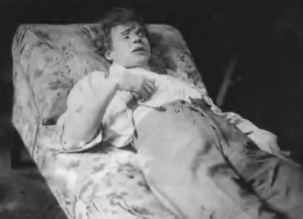 Вынутый из петли Есенин в пятом номере гостиницы Англетер 29 декабря 1925 г - фото 92