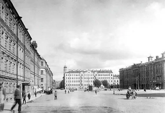 Рис 21 Каланча здания Съезжего дома Казанской части в глубине по центру - фото 21