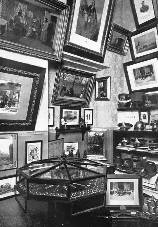 Рис 35 Фрагмент экспозиции музея СанктПетербургской полиции В центре - фото 35