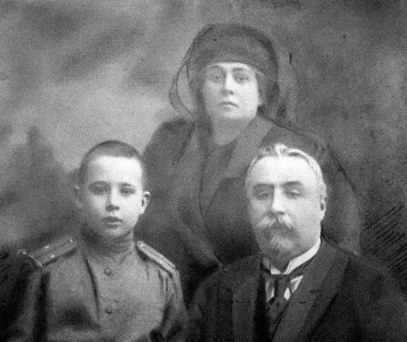 Рис 87 АФ Кошко с женой Зинаидой и сыном Николаем Несколько слов об этом - фото 90