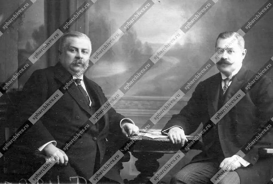 Рис 99 Начальник Петроградской сыскной полиции ВГ Филиппов слева и его - фото 103