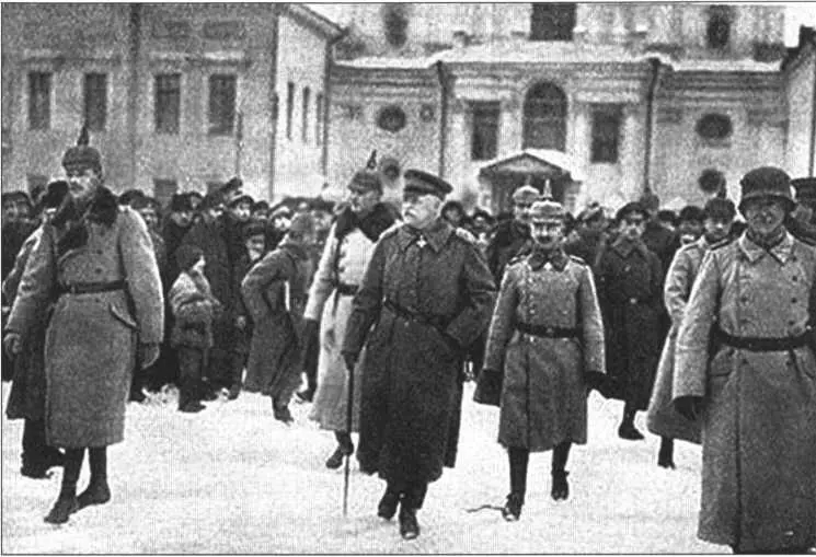 Гетман Скоропадский в Германии 1918 г Однако это еще не означает что к нему - фото 81