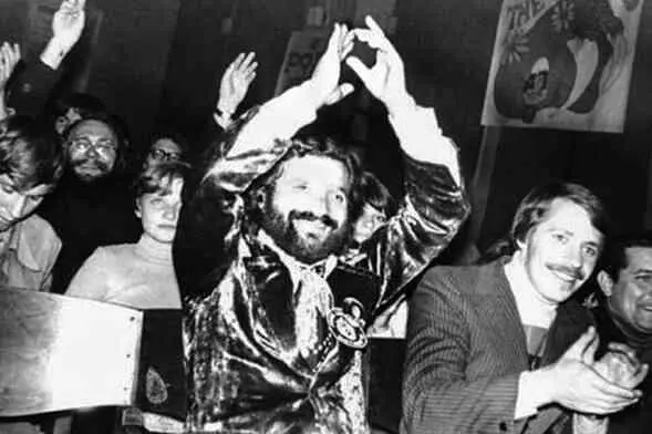 День рождения Джона Леннона в центре Коля Васин Фото из архива Александра - фото 30