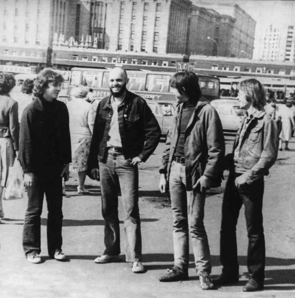 Зоопарк на Ленинградском вокзале с Александром Липницким 1982 Фото из архива - фото 94
