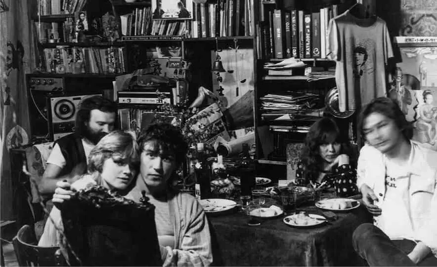 Дома у Коли Васина Майк Наташа и Владимир Кузьмин с девушкой 1983 Фото из - фото 118
