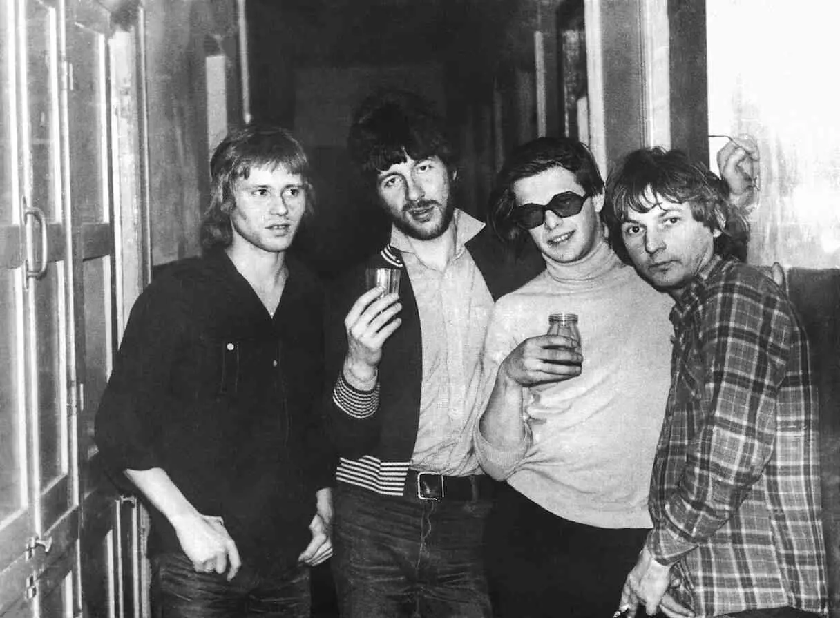 Саша Храбунов Саша Старцев БГ и Майк Науменко 18041983 Фото из архива - фото 128