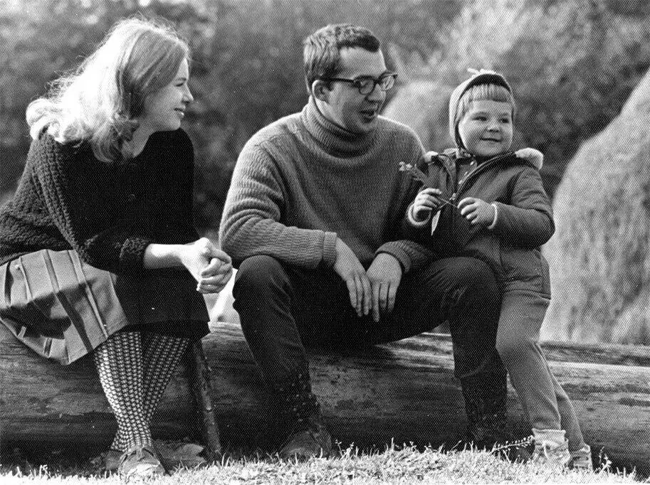 С женой и дочкой Анной С женой Ольгой Шамборант и сыном Иваном С женой - фото 13