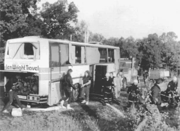 Сцена автобусной аварии 27 сентября 1986 года оборвавшей жизнь Клиффа - фото 23