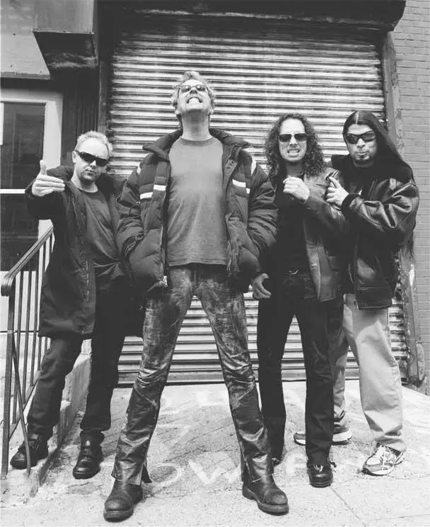 Все вместе группа Metallica в 2004м старше счастливее и трезвее чем - фото 45