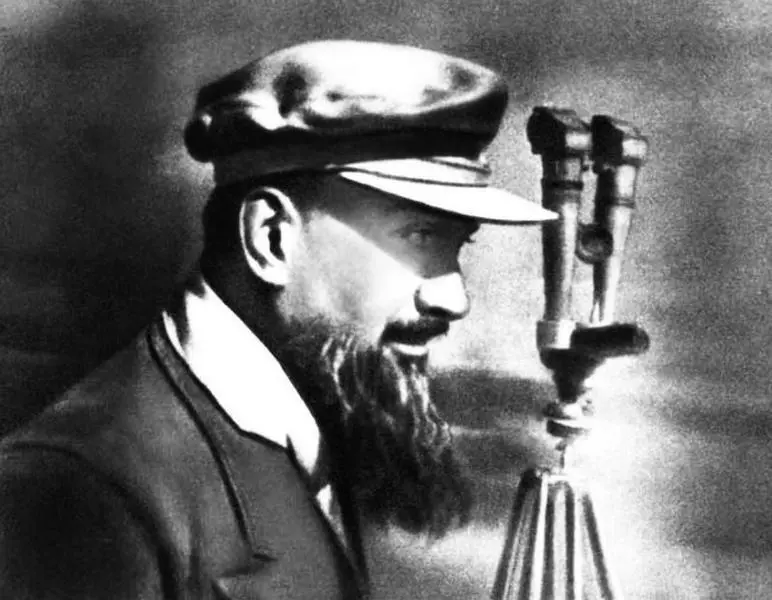 Академик ИВ Курчатов на Семипалатинском полигоне во время испытаний - фото 56