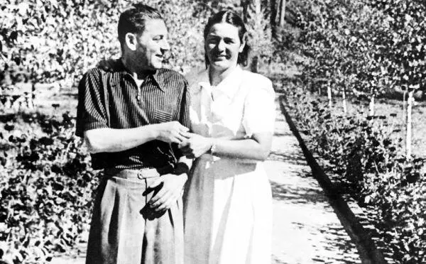 Василий и Капа Лина Надя и Саша справа налево их дети Чада мои - фото 63