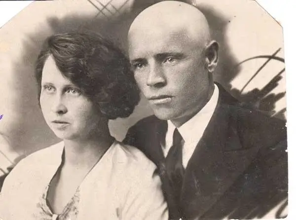 Супруги Зоя Михайловна Сурганова и Давид Васильевич Чебурахин 1936 г Анфия - фото 1