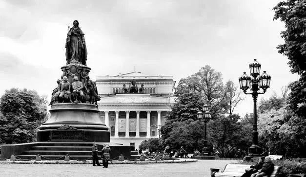 И это любовное содружество в бронзе вознесенное на пьедестал возможно - фото 13