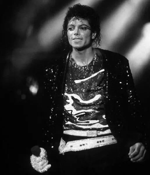 Майкл Джексон на сцене Victory tour 1984 г Один мальчик приехал ко мне и - фото 31