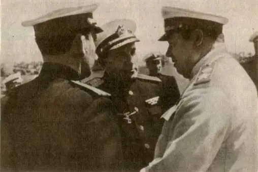 Маршал Советского Союза Ф И Толбухин и вицеадмирал Г Н Холостяков 1945 г - фото 36