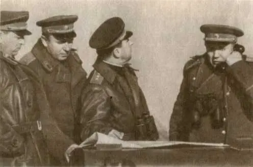 Генерал армии А И Еременко на командном пункте Прибалтика 1944 г На - фото 44