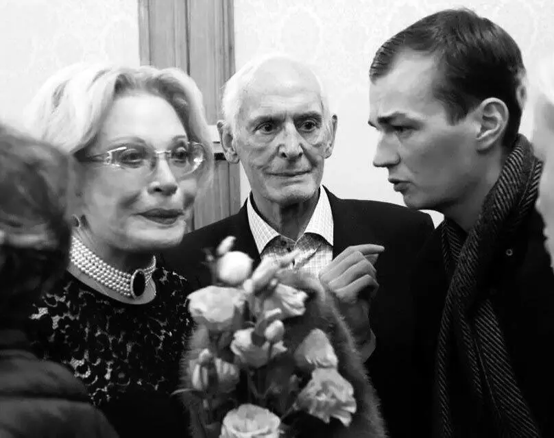 С Василием Лановым и Людмилой Максаковой на вечере памяти Елены Добронравовой - фото 65