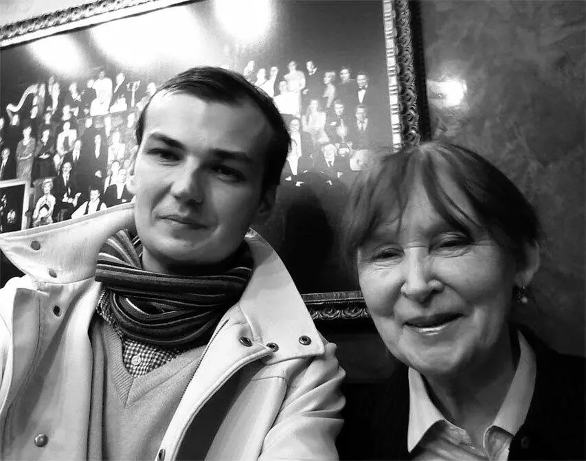 С Агнессой Петерсон С Ольгой СимоновойПартан С Юлианом Паничем в Париже - фото 67